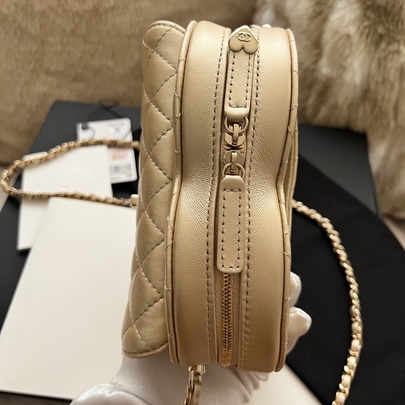 Auth Chanel 22s Large Gold Heart Bag - BNIB - Picture 9 of 12